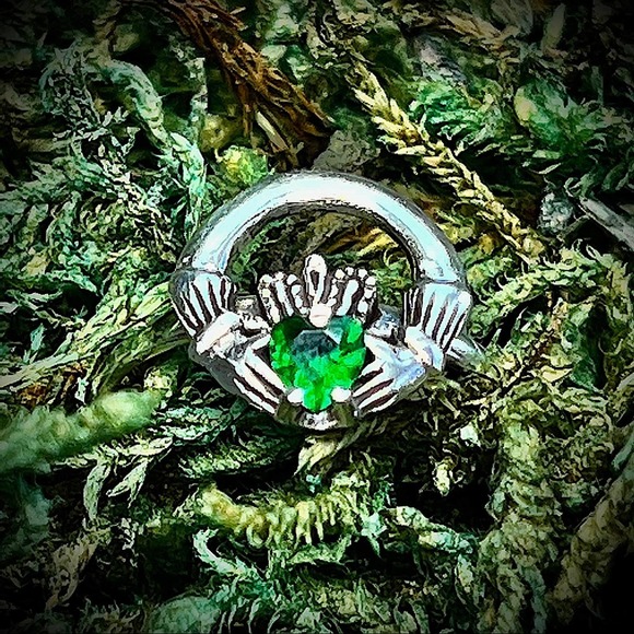 Sterling Silver Claddagh Ring - Picture 2 of 4